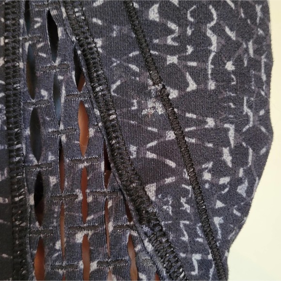 Lululemon True Self Crop II Samba Snake Battleship 6 - Picture 6 of 7